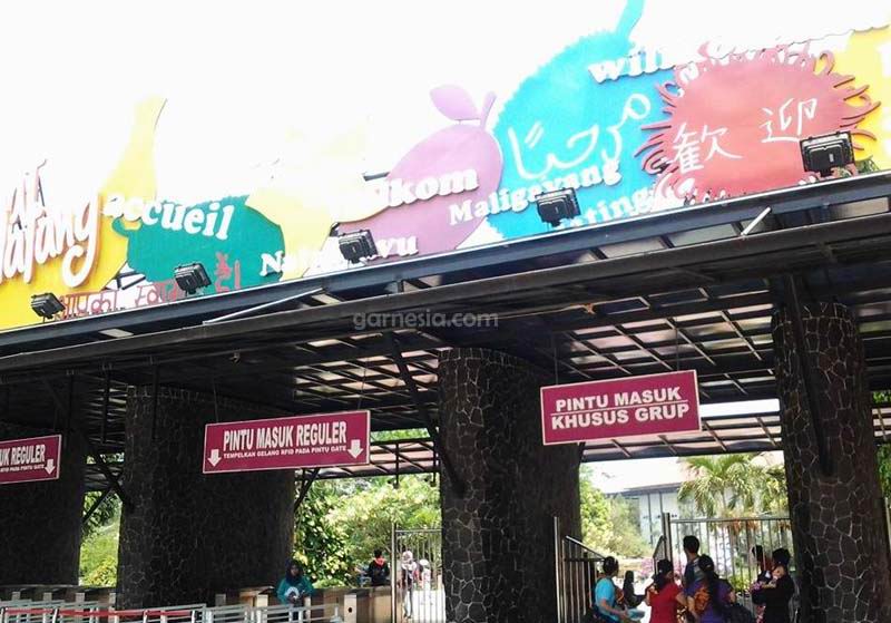 Pintu Masuk Taman Buah Mekarsari